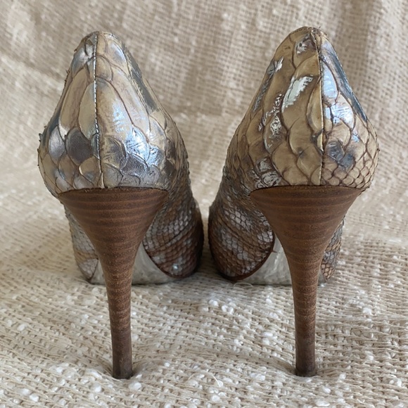 Gorgeous Marciano Snakesin Peeptoe High Heel Leather Pumps 6.5 US - Picture 4 of 11